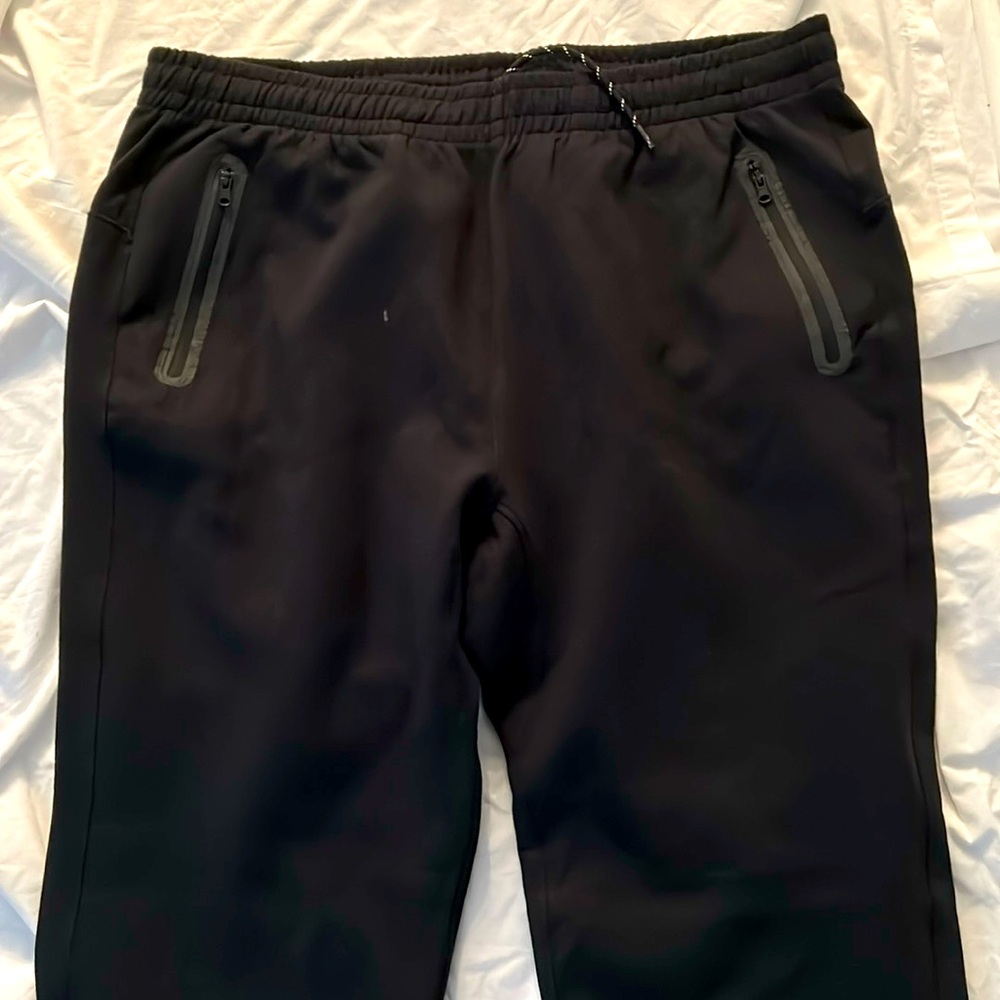 Old Navy active men’s sweatpants. Size XL. Black.